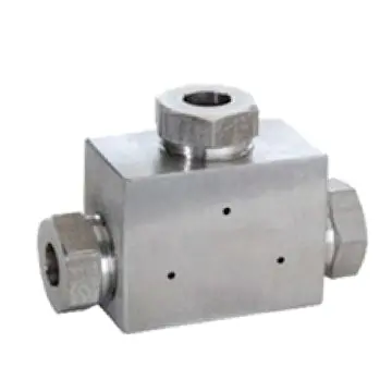 5605-12M : Upc 3/4" Mp Tee, Stainless Steel - 20,000Psi 1