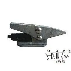X3048222 - Norgren Super X Valve, 2-Position, 5-Way, Spool Configuration 3 Blocked, 1 To 2 And 4 To 5 In Neutral, 1/8" Npt, Inline, Manual, Pedal" 1