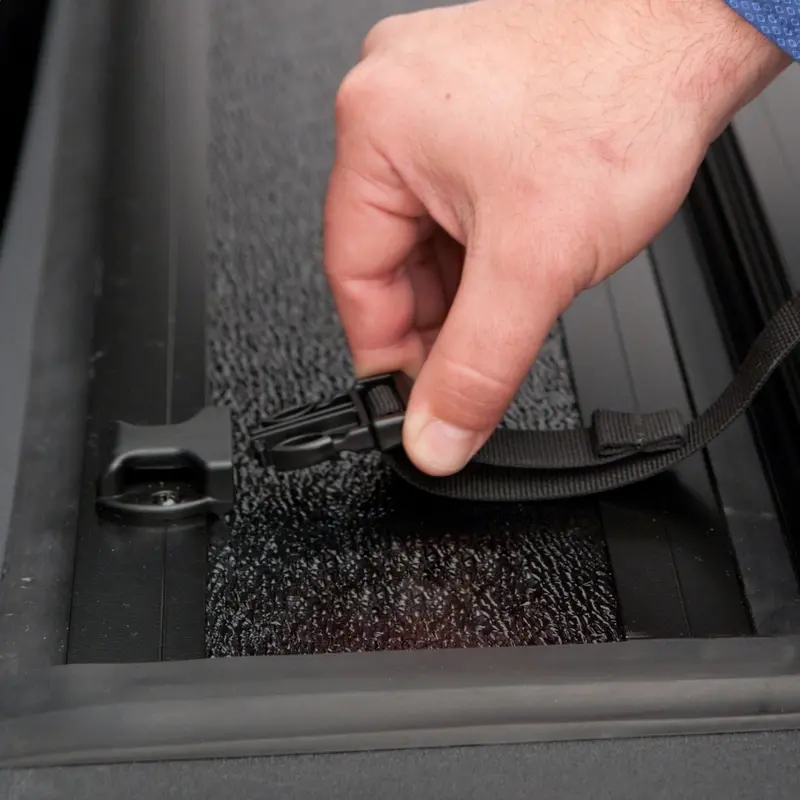 Undercover Flex Fx51005 Hard Tonneau Cover — Retractable Design For 2004–2015 Nissan Titan Short Bed (5.7') 1